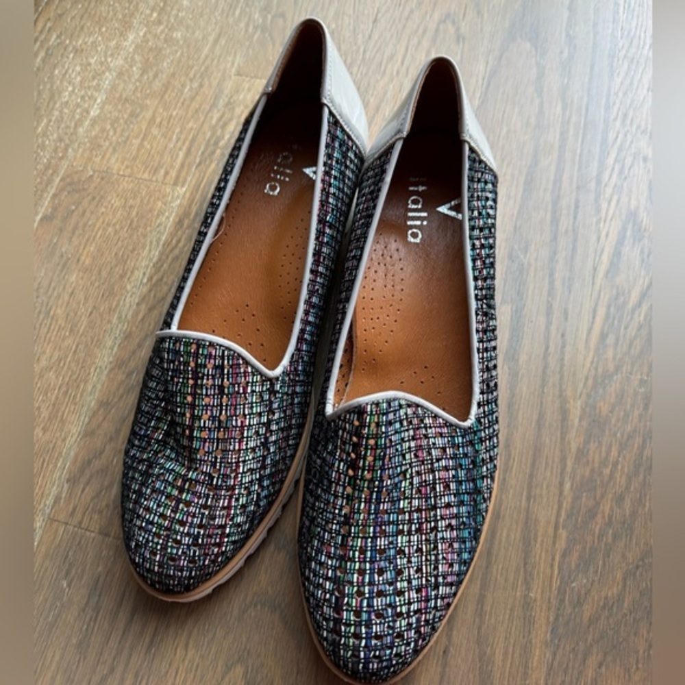 V Italia shoes Size 40 multicolor size 9 or 9.5. New